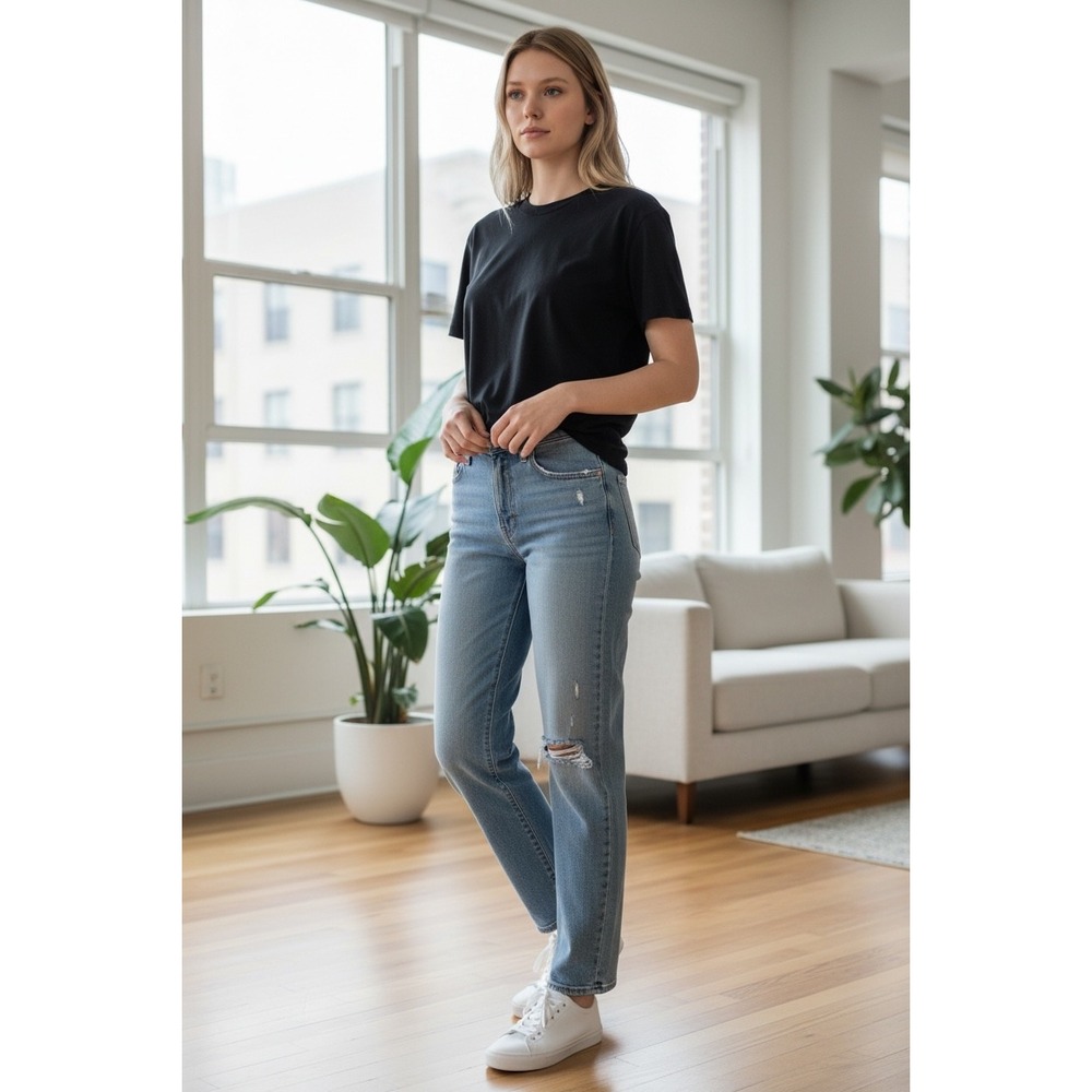 GAP Women's Light‎ Blue destressed Jeans Size 6/28P